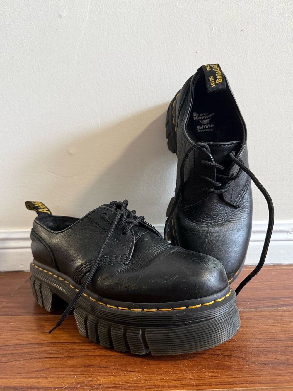 Doc Martens Audrick 3 eye shoe size 7 (fits larger!!)